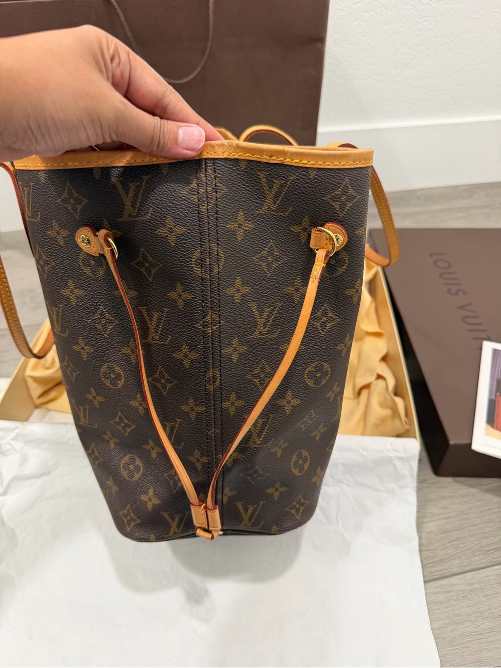 Louis Vuitton Neverfull MM tote in classic monogram canvas - Picture 6 of 14